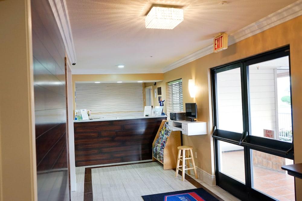 Howard Johnson By Wyndham Salinas Exteriér fotografie