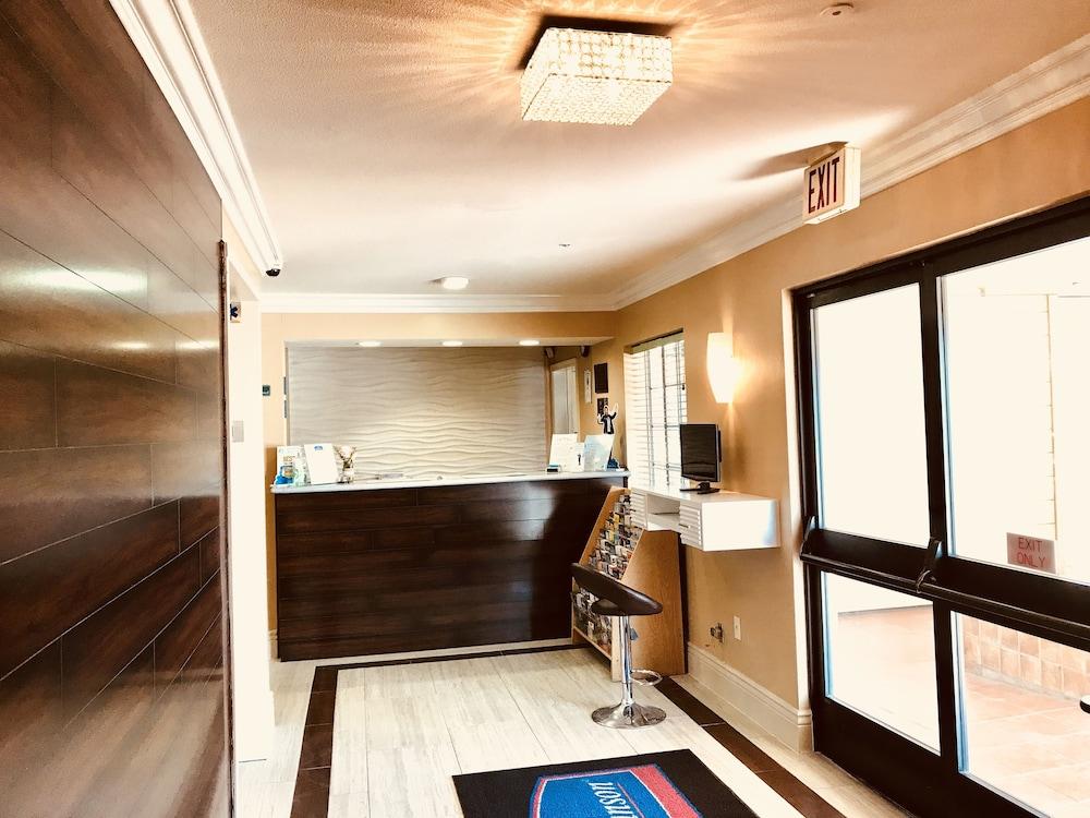 Howard Johnson By Wyndham Salinas Exteriér fotografie