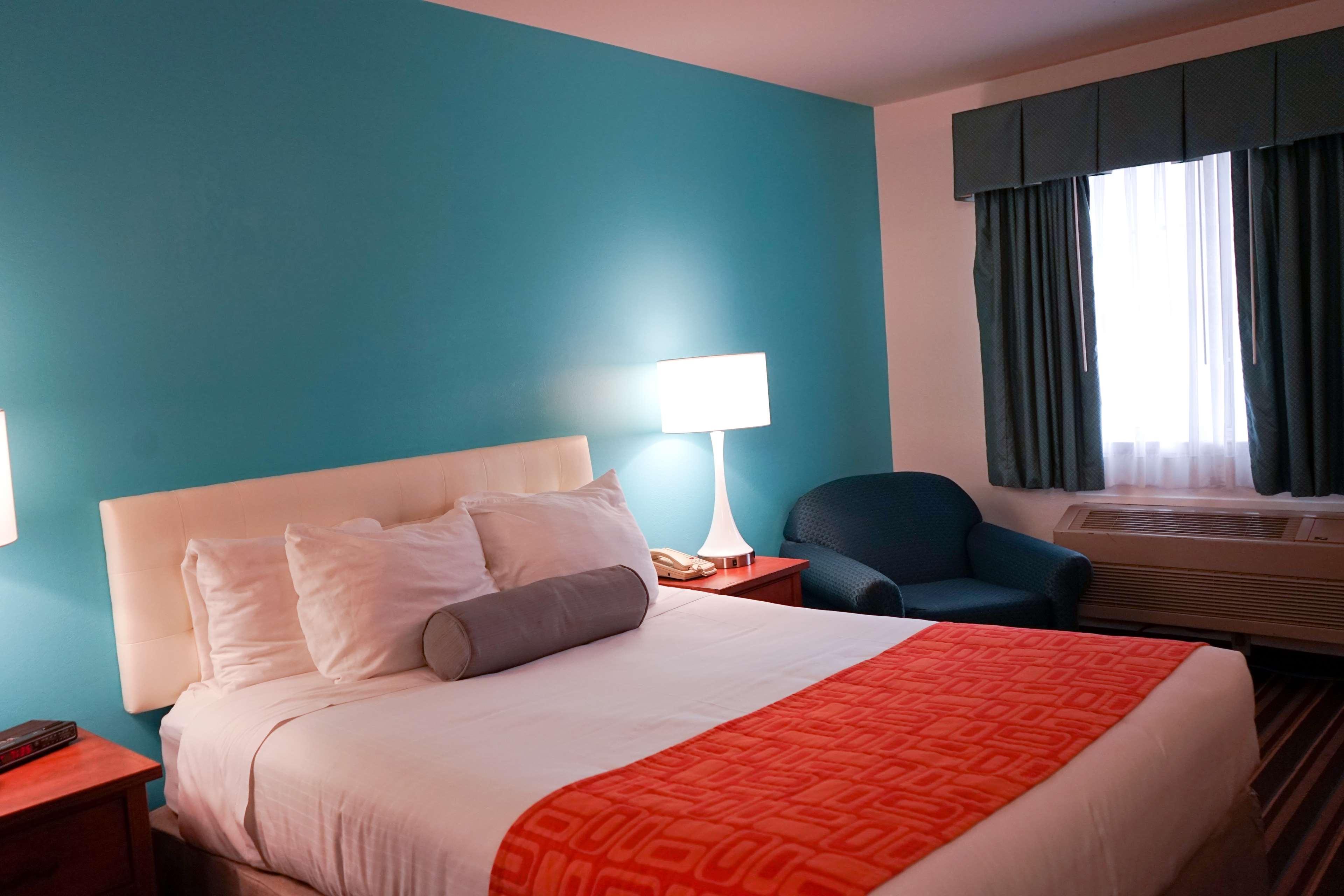 Howard Johnson By Wyndham Salinas Exteriér fotografie