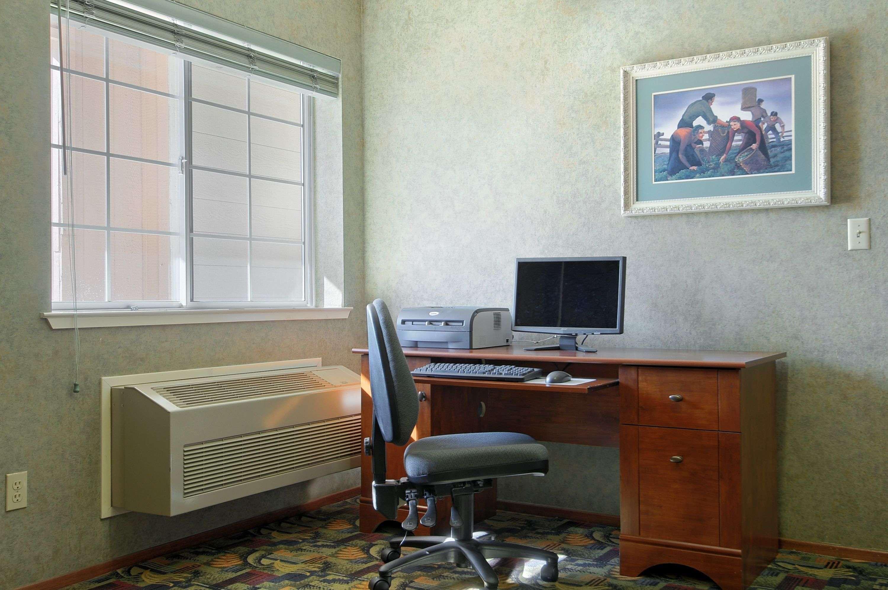 Howard Johnson By Wyndham Salinas Exteriér fotografie