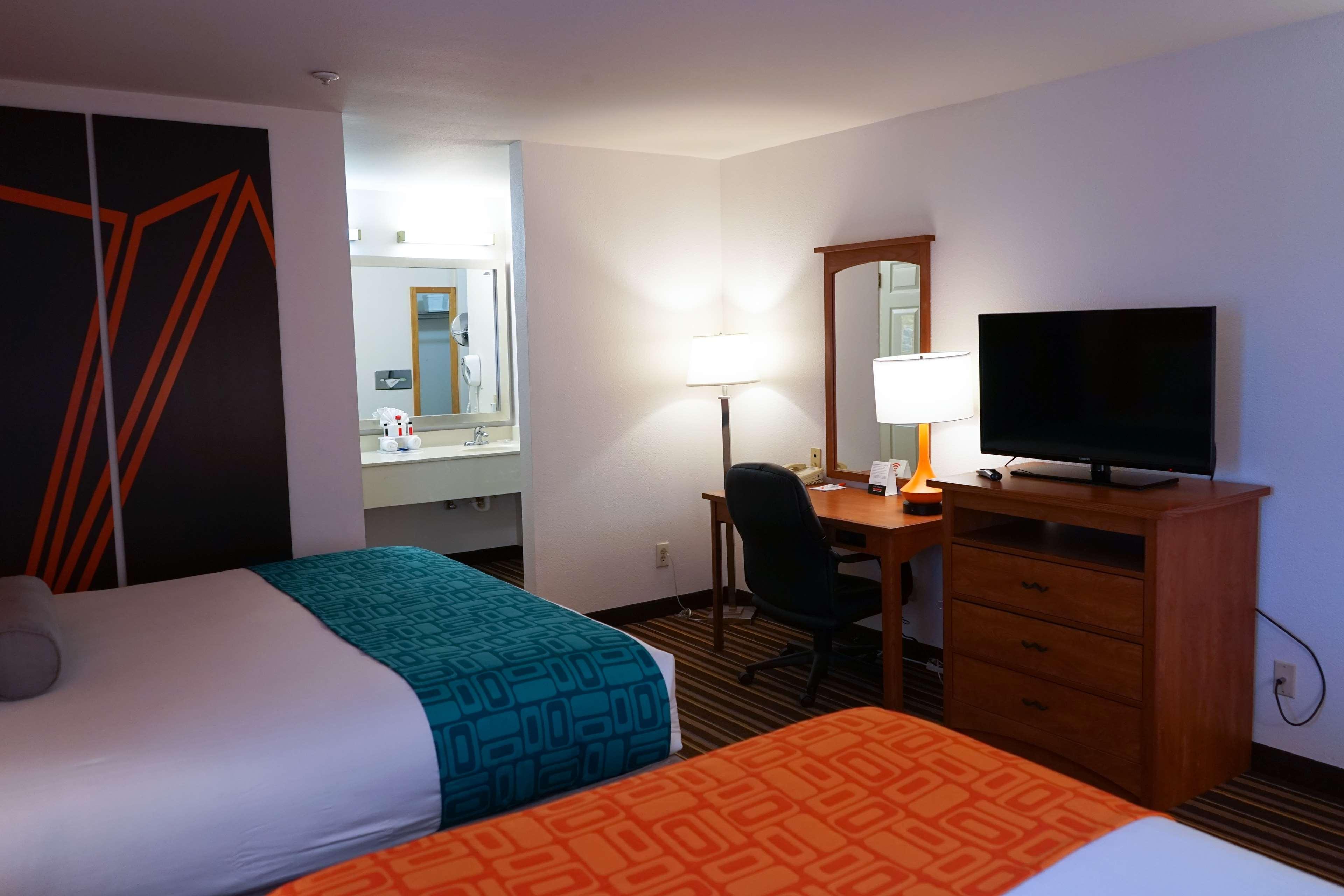 Howard Johnson By Wyndham Salinas Exteriér fotografie