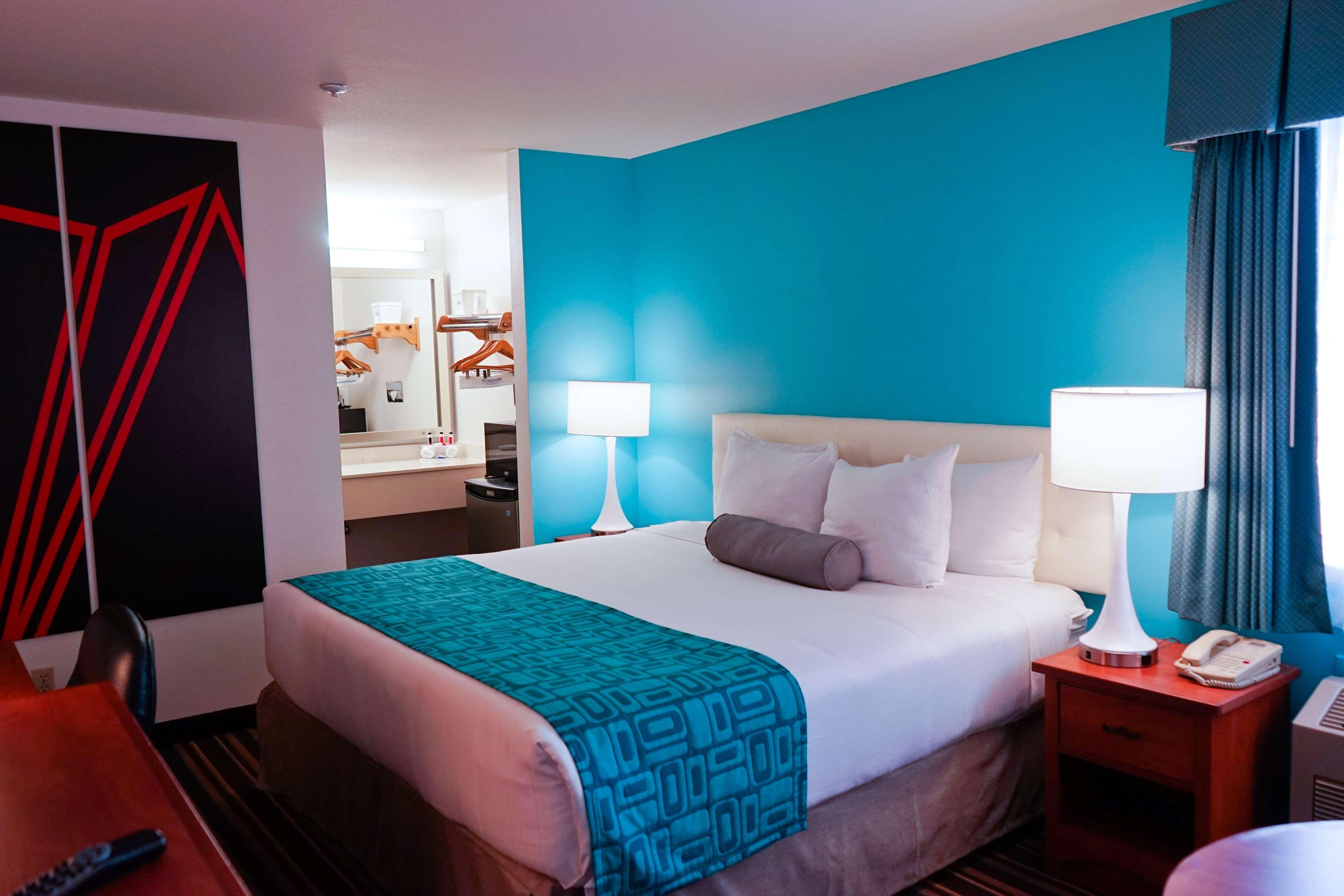 Howard Johnson By Wyndham Salinas Exteriér fotografie