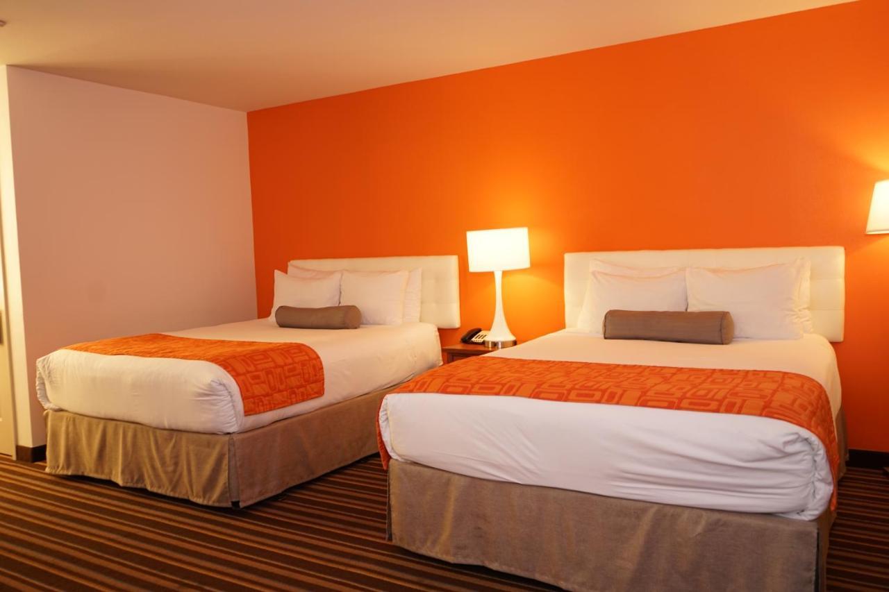 Howard Johnson By Wyndham Salinas Exteriér fotografie
