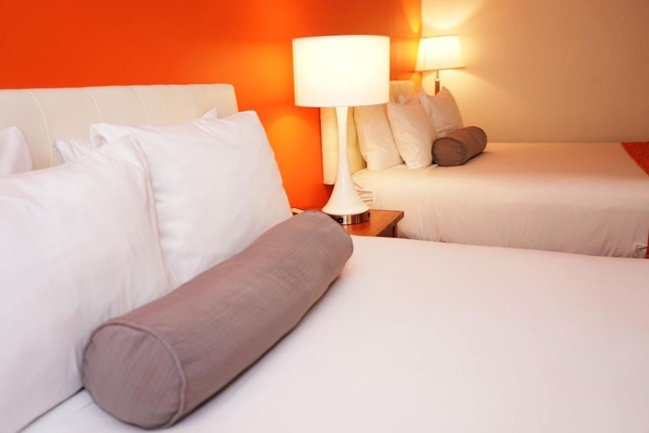 Howard Johnson By Wyndham Salinas Exteriér fotografie